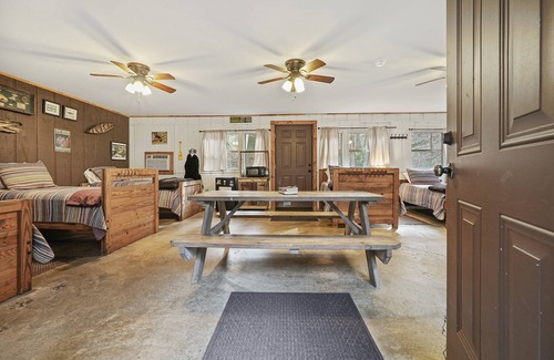 Ellijay Cabin | Cozy KOI COVE with AC and WiFi at magical Mulberry Gap!