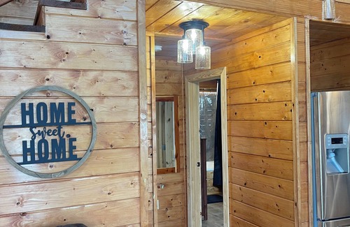 Dandridge Cabin | Cozy LAKE cabin. Near Douglas Lake in East TN! Sleeps 5! Hot Tub. Fireplace.