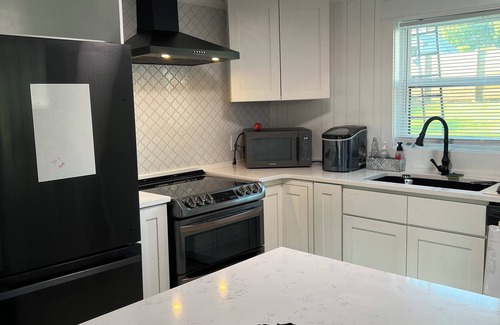 Albemarle House | Cozy lake front house with dock on Lake Tillery