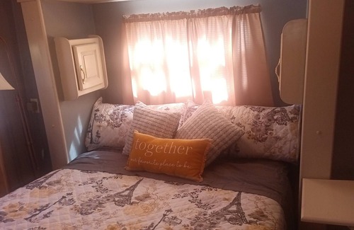 Fair Play Villa | Cozy lake front retreat ! Anglers Haven or sipping coffee on the covered porch.