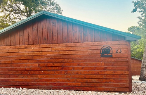 Indian Point Cabin | Cozy Lake Front/View 2BR2BA Private Cabin23, Resort Pool/Hot Tub/Firepit & more!