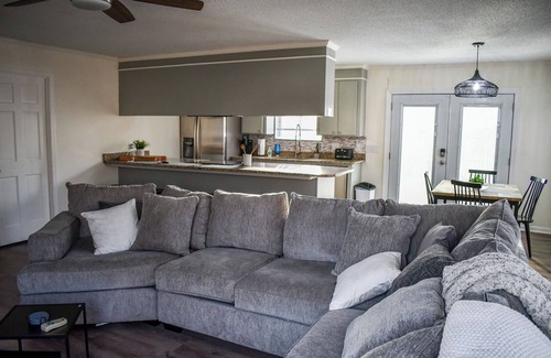 Chapin House | Cozy Lake Murray Gem, 2 bedroom house in charming Chapin with WiFi and AC