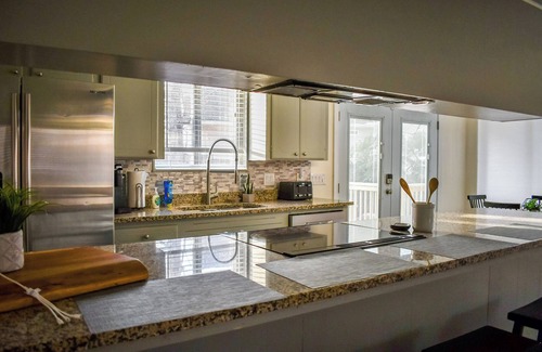 Chapin House | Cozy Lake Murray Gem, 2 bedroom house in charming Chapin with WiFi and AC