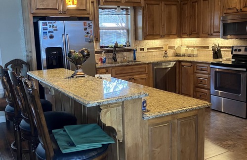 Bee Branch House | Cozy lake view 2-bedroom house with WiFi, AC in lovely Bee Branch