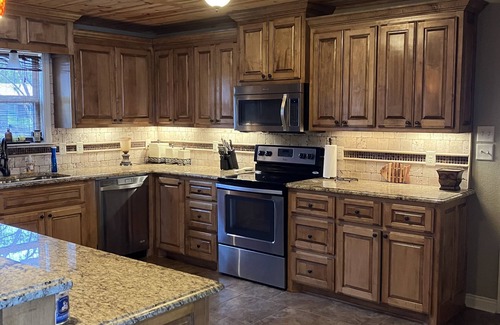 Bee Branch House | Cozy lake view 2-bedroom house with WiFi, AC in lovely Bee Branch