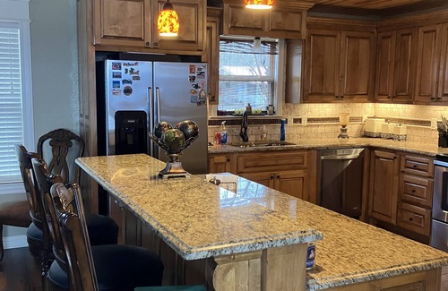 Bee Branch House | Cozy lake view 2-bedroom house with WiFi, AC in lovely Bee Branch