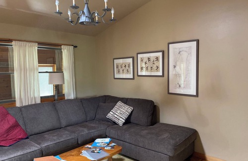 Oshkosh House | Cozy Lake view 3-bedroom house WiFi, AC in Oshkosh-Great spaces inside & out EAA