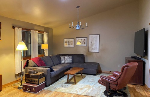 Oshkosh House | Cozy Lake view 3-bedroom house WiFi, AC in Oshkosh-Great spaces inside & out EAA