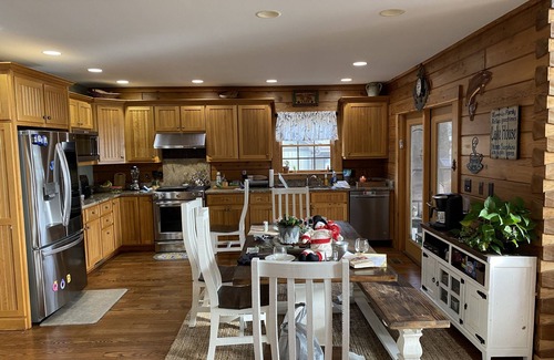 Council Cabin | Cozy lakefront log cabin retreat with pier and kayaks