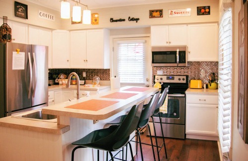 Washington House | Cozy little house blocks from the Park & Fair Grounds. EV Charger equipped.