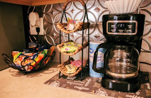 Washington House | Cozy little house blocks from the Park & Fair Grounds. EV Charger equipped.