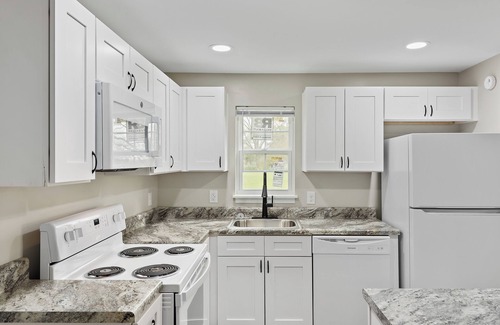 Enterprise House | Cozy Little House in Level Plains