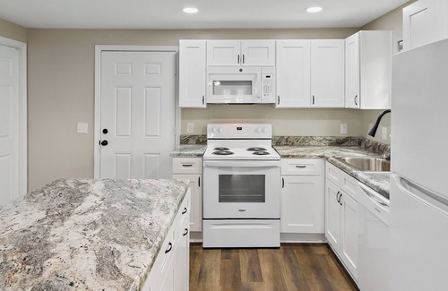 Enterprise House | Cozy Little House in Level Plains