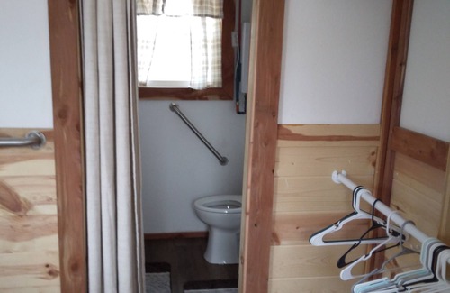 Wilburn Cabin | Cozy little red cabin in hebersprings ar.