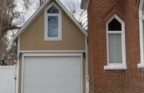 Loveland Apartment | Cozy Little Studio Above Garage & Next To Downtown