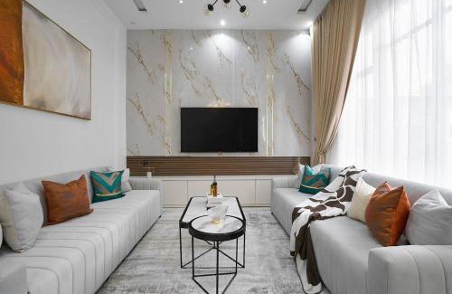 Ajah House | Cozy Lodge