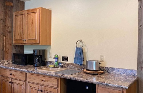 Gardiner Cabin | Cozy lodge with 1 bedroom and WiFi, AC in pleasant Gardinern