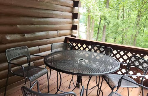 Grand Rivers House | Cozy Log Cabin Retreat