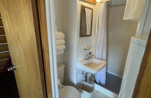 Helena Cabin | Cozy Log Cabin #1 on Beautiful Canyon Ferry Lake