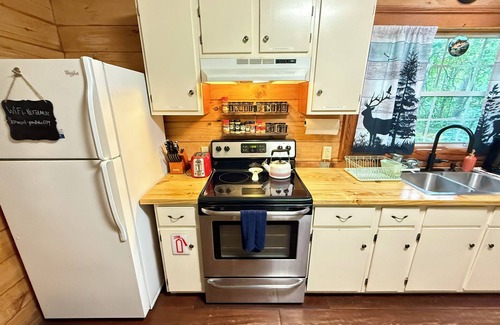 Traphill Cabin | Cozy log cabin 4 minutes outside Stone Mountain!