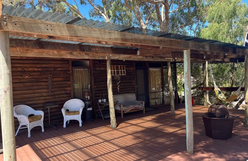 Preston Beach Cabin | Cozy Log Cabin by the beach
