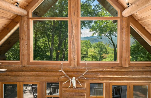 Sylva Cabin | Cozy Log Cabin in the Clouds.