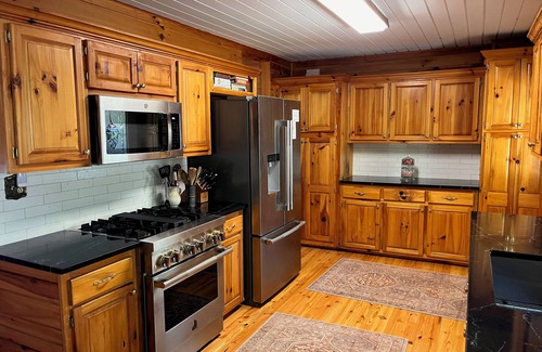 Seneca Cabin | Cozy Log Cabin near Clemson with Big Water Views