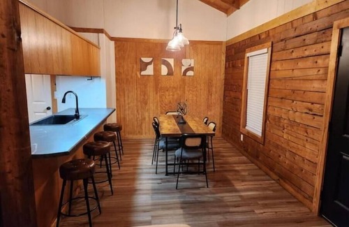 Heber Springs Cabin | Cozy Log Cabin Retreat - Minutes from fly fishing!