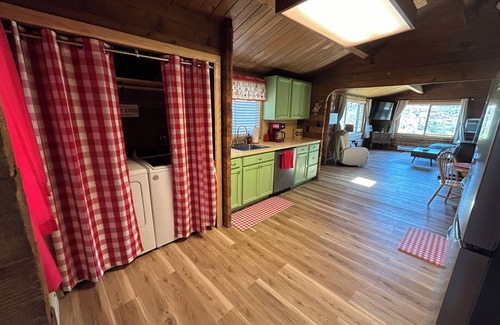 Diamond Valley Cabin | Cozy log cabin with stunning views, only 10 minutes from downtown Prescott.