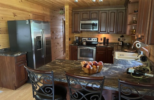 Como Cabin | Cozy Log Home