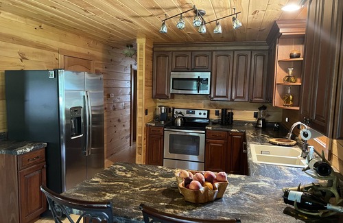 Como Cabin | Cozy Log Home