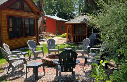 Como Cabin | Cozy Log Home