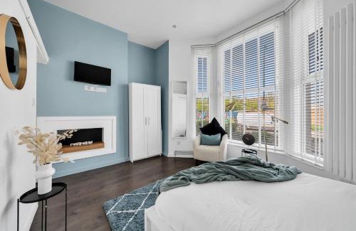 Penge Apartment | Cozy London Hideaway with Private Kitchen