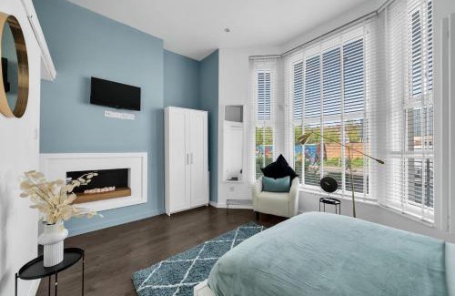 Penge Apartment | Cozy London Hideaway with Private Kitchen