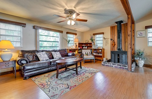 Lake Brant Cottage | Cozy Lutz Vacation Rental w/ Lake Access