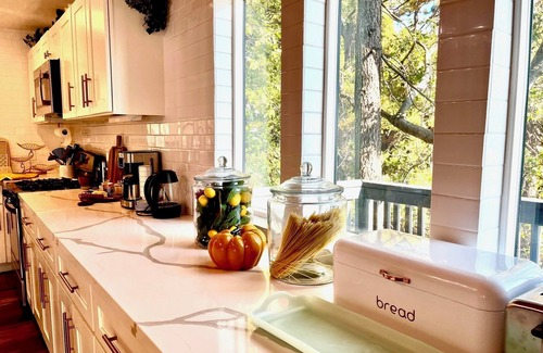 Running Springs Cottage | Cozy Luxe Ski Cabin Kid & Dog Friendly. New Hot Tub!