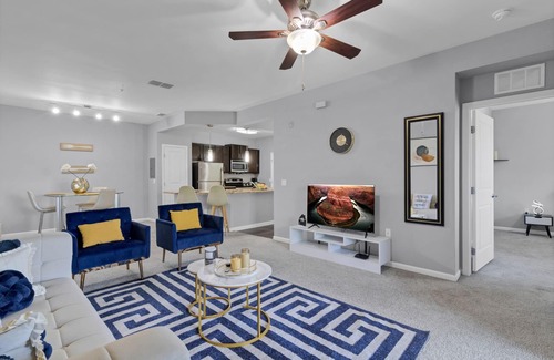 Ocoee Condo | COZY & LUXURY Apt with LAKE VIEW, cable and fast WiFi near all Attractions!