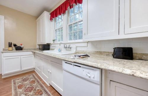 Columbus House | Cozy Midtown Nook- 5mins to Lake Bottom Park, 10mins to Downtown!