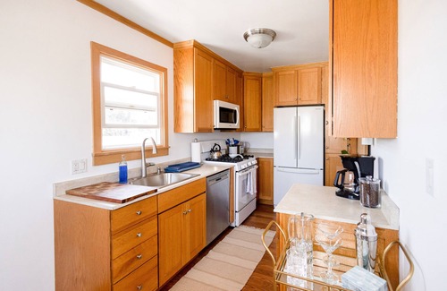 South Redondo Apartment | Cozy Modern 1-bedroom 100 steps from the beach Redondo Beach
