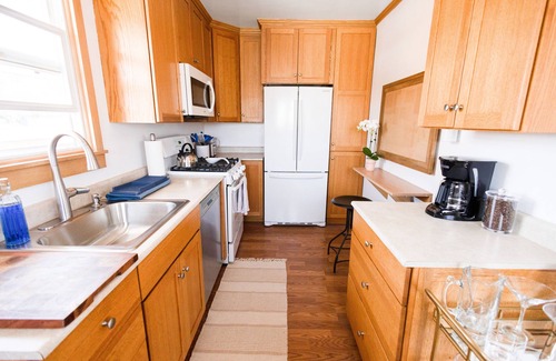 South Redondo Apartment | Cozy Modern 1-bedroom 100 steps from the beach Redondo Beach