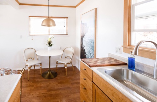 South Redondo Apartment | Cozy Modern 1-bedroom 100 steps from the beach Redondo Beach