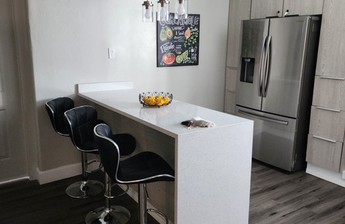 El Paso Apartment | Cozy, modern 2 bedroom, Central/downtown unit. Near hospitals, airport & Utep.