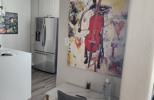 El Paso Apartment | Cozy, modern 2 bedroom, Central/downtown unit. Near hospitals, airport & Utep.