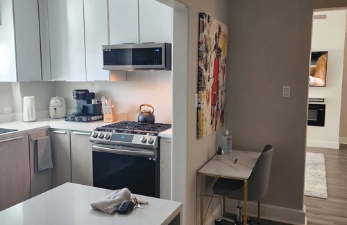 El Paso Apartment | Cozy, modern 2 bedroom, Central/downtown unit. Near hospitals, airport & Utep.