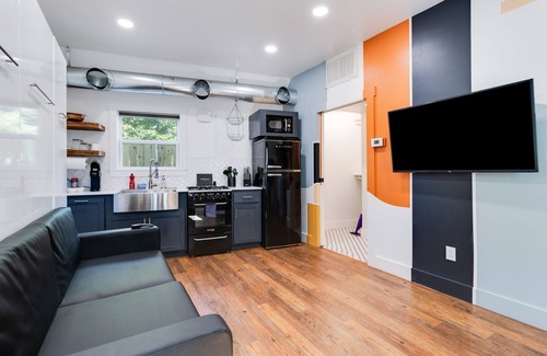 Freetown - Port Rico Apartment | Cozy Modern Studio - Free Parking with Washer & Dryer Perfect for 1 or 2 people!