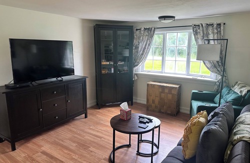 Woodford Apartment | Cozy motel suite in charming Woodford with WiFi, AC