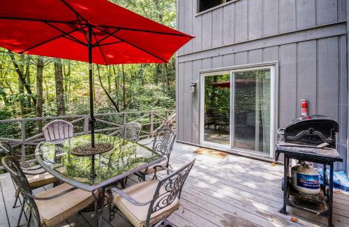Lake Lure House | Cozy Mountain Home at Rumbling Bald Resort!