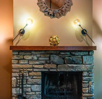 Lake Lure House | Cozy Mountain Home at Rumbling Bald Resort!