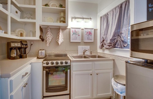 Mountain Home House | Cozy Mountain Home Cottage Walk to Marina!