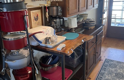 Cleveland House | Cozy mountain retreat adjoining Caesar’s Head State Park.